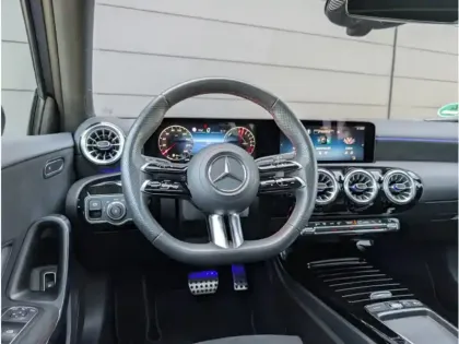 Photo 11 Mercedes Classe A 250 e Hybrid EQ 