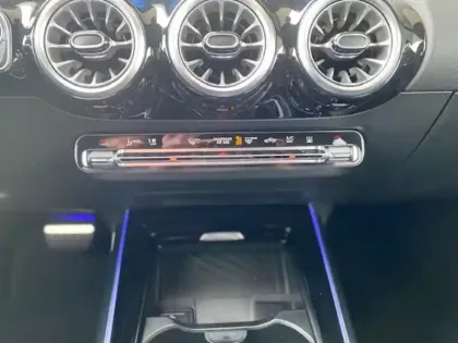 Photo 17 Mercedes Classe B 250 e Hybrid EQ AMG Line