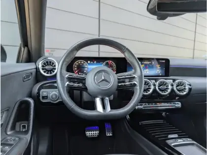 Photo 11 Mercedes Classe A 250 e Hybrid EQ