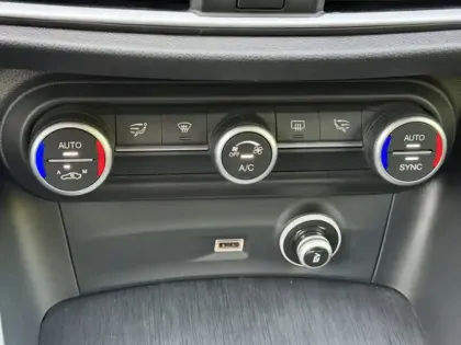 Photo 19 Alfa Romeo Stelvio Gén. I Ph1 Super 5