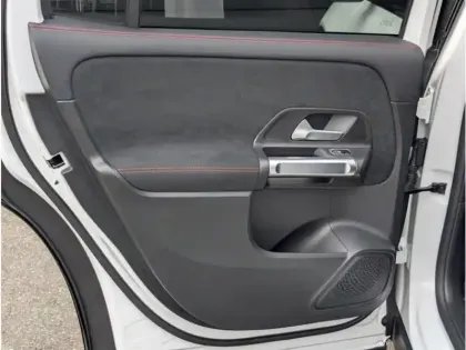 Photo 17 Mercedes GLB 200 d