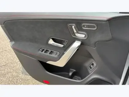 Photo 17 Mercedes CLA  200 d Shooting Brake AMG L