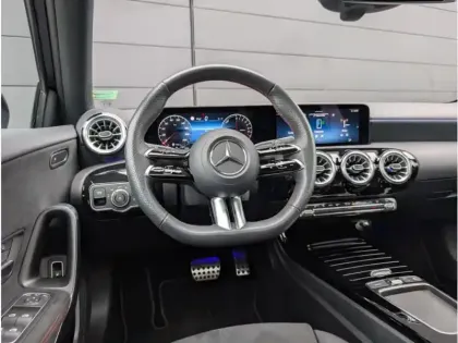 Photo 11 Mercedes Classe A 250 e Hybrid EQ 