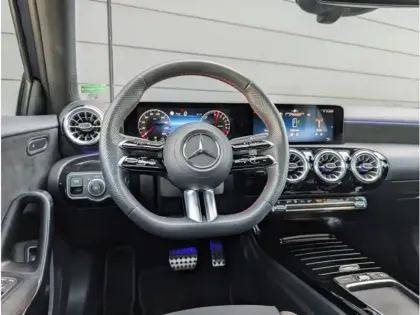 Photo 10 Mercedes Classe A 250 e Hybrid EQ 