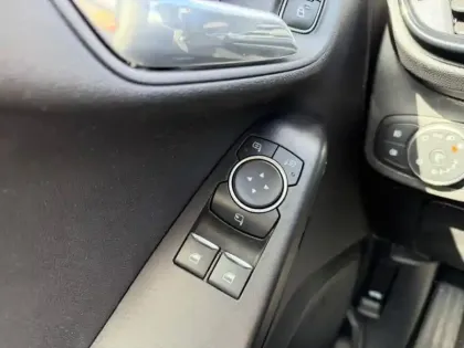 Photo 12 Ford Fiesta 1.1 85ch Cool & Connect 3p + Radars de recul