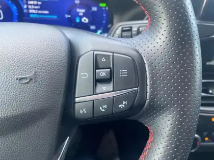 Photo 10 Ford Kuga 2.5 Duratec 190ch FHEV E85 ST-Line BVA