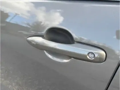 Photo 20 Toyota Yaris Hybride 116h Iconic