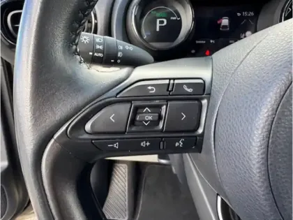 Photo 13 Toyota Yaris Hybride 116h Iconic