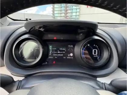 Photo 8 Toyota Yaris Hybride 116h Iconic