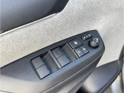 Photo 15 Toyota Yaris Hybride 116h Iconic