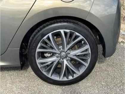 Photo 25 Toyota Yaris Hybride 116h Iconic