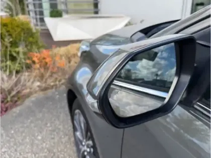 Photo 17 Toyota Yaris Hybride 116h Iconic