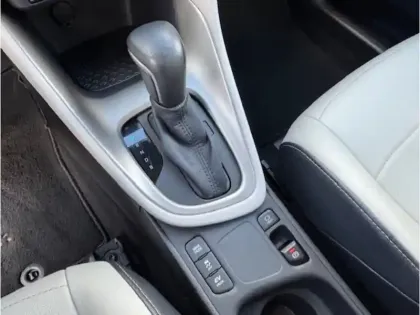 Photo 18 Toyota Yaris Hybride 116h Iconic