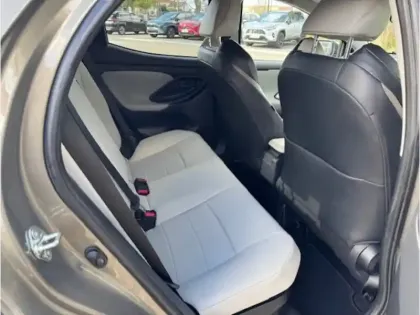 Photo 12 Toyota Yaris Hybride 116h Iconic