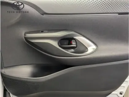 Photo 9 Toyota Yaris Hybride 1.5 HYBRID 116H DESIGN PACK CARGO