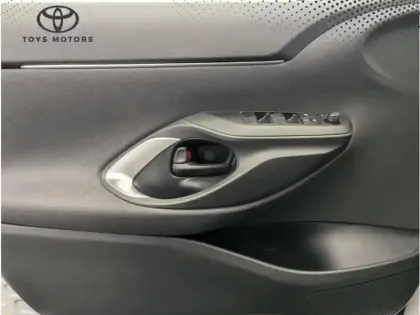 Photo 15 Toyota Yaris Hybride 1.5 HYBRID 116H DESIGN PACK CARGO