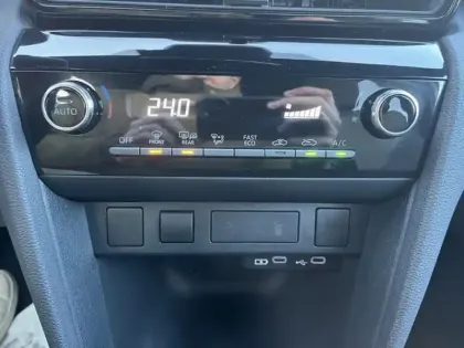 Photo 19 Toyota Yaris Hybride 1.5 HYBRID 116H DESIGN