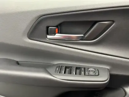 Photo 13 Toyota Prius Hybride Rechargeable 223ch Design + Toit pa