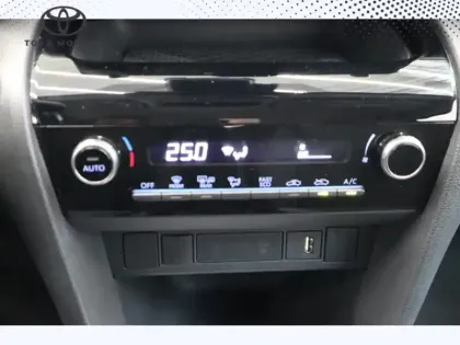 Photo 30 Toyota Yaris Hybride 1.5 HYBRID 116H DYNAMIC