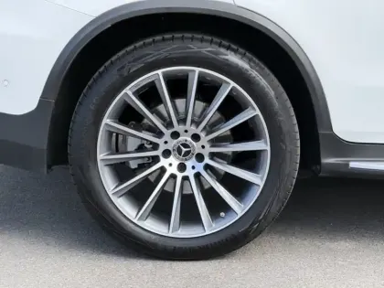 Photo 12 Mercedes Classe GLC 220 d 4MATIC Sportline