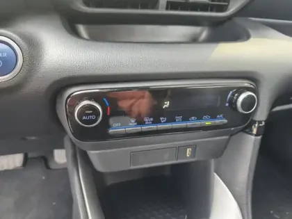 Photo 11 Toyota Yaris Hybride 116h Dynamic