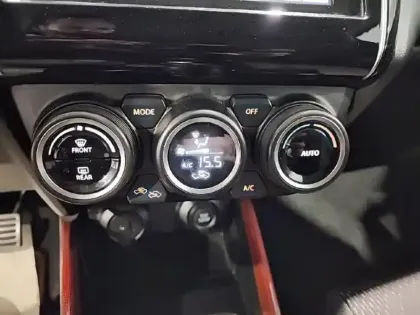 Photo 12 Suzuki Swift Gén. IV Ph2 Sport 5