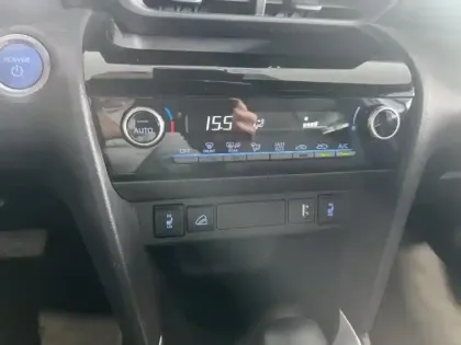 Photo 8 Toyota Yaris Gén. I Ph1 Design 5