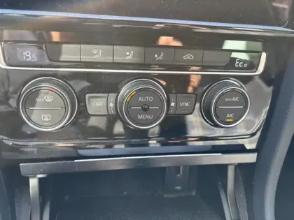 Photo 9 Volkswagen Golf Gén. VIII Ph1 GTE 5