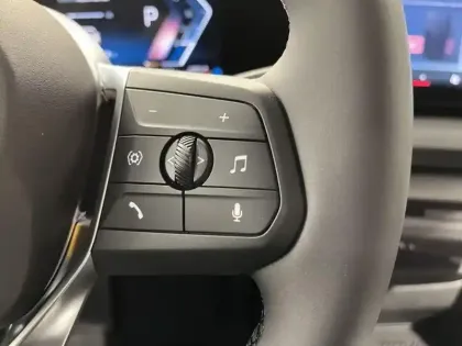 Photo 13 BMW Serie 1 Série 1 116A 122ch M Sport Design DKG7