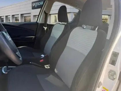 Photo 8 Toyota Yaris  100h Dynamic 5p