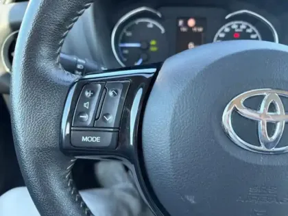 Photo 14 Toyota Yaris  100h Dynamic 5p