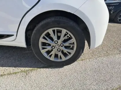 Photo 10 Toyota Yaris  100h Dynamic 5p