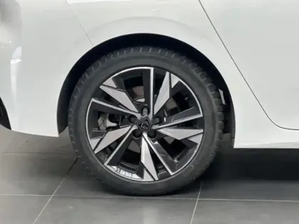 Photo 10 Peugeot 308  PHEV 180ch Allure e-EAT8