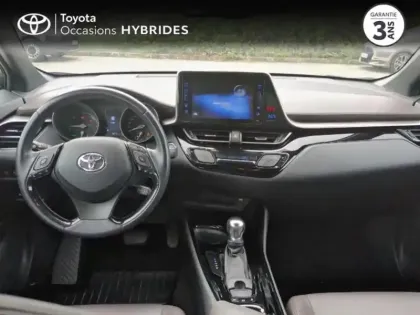 Photo 7 Toyota C-HR  122h Distinctive 2WD E-CVT RC18