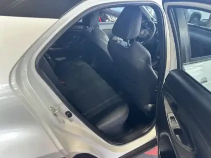 Photo 10 Toyota Yaris Gén. I Ph1 NG Première 5