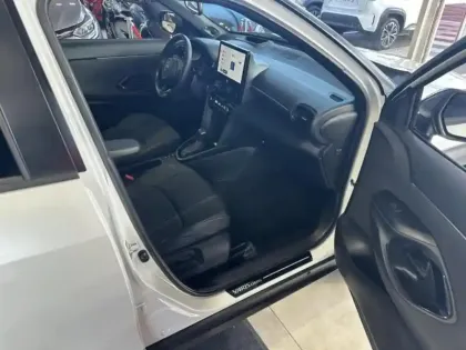 Photo 8 Toyota Yaris Gén. I Ph1 NG Première 5