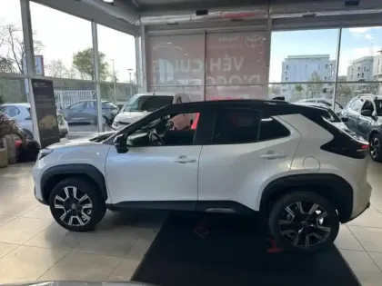 Photo 6 Toyota Yaris Gén. I Ph1 NG Première 5