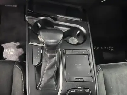 Photo 11 Lexus UX Gén. I Ph1 Executive 5