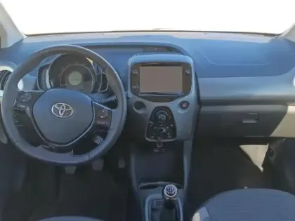 Photo 25 Toyota Aygo Gén. II Ph2 NG x-play 5