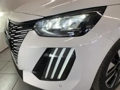 Photo 13 Peugeot 208  1.2 Hybrid 100ch Allure e-DCS6