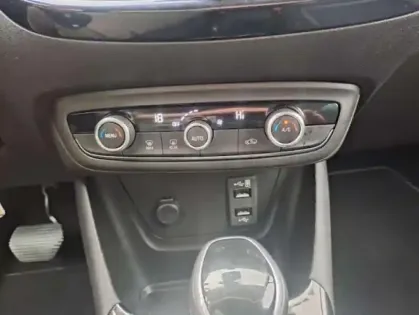 Photo 14 Opel Crossland X  1.2 Turbo 110ch Design 120 ans BVA Euro 6d-T