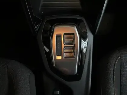 Photo 10 Peugeot 208  1.2 Hybrid 110ch Edition e-DCS6