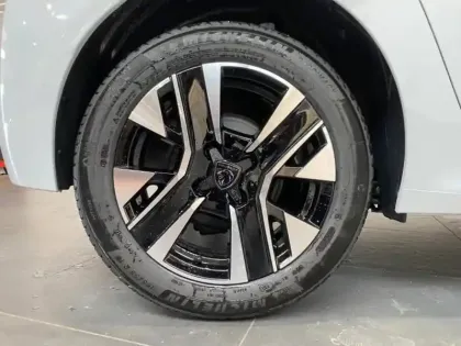 Photo 5 Peugeot 208  1.2 Hybrid 110ch Edition e-DCS6