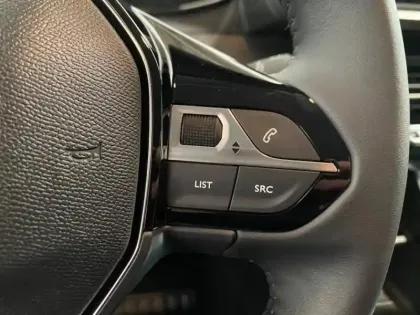 Photo 9 Peugeot 208  1.2 Hybrid 110ch Edition e-DCS6