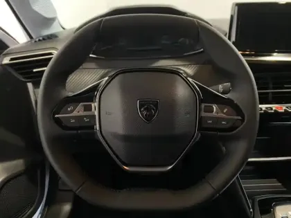 Photo 7 Peugeot 208  1.2 Hybrid 110ch Edition e-DCS6