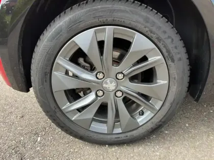 Photo 6 Peugeot 208  e- 136ch Style