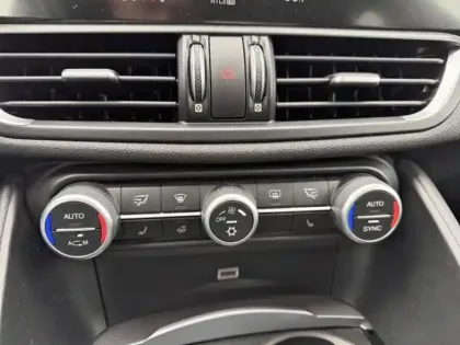 Photo 14 Alfa Romeo Giulia  2.0 TB 200ch Sport Edition AT8 MY19