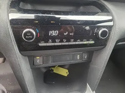 Photo 19 Toyota Yaris Gén. I Ph1 Design 5