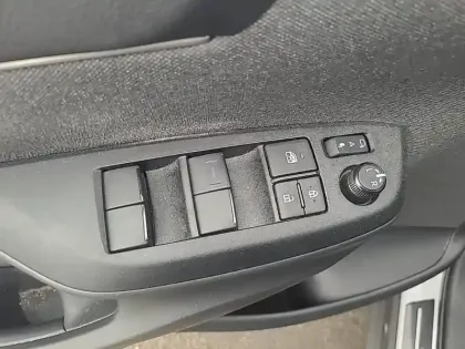 Photo 20 Toyota Yaris Gén. I Ph1 Design 5