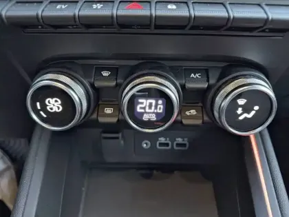 Photo 18 Renault Clio  E-Tech full hybrid 145